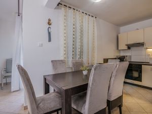 23934328-Ferienwohnung-4-Čižići-300x225-4