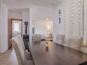 23934328-Ferienwohnung-4-Čižići-300x225-5