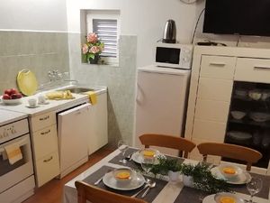 19285857-Ferienwohnung-0-Šibenik-300x225-5