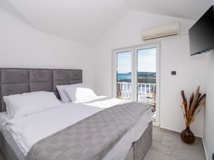 23946306-Ferienwohnung-3-Šibenik-300x225-1