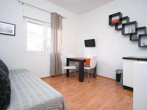 23730094-Ferienwohnung-4-Šibenik-300x225-1