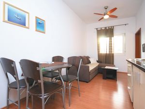 23730101-Ferienwohnung-5-Šibenik-300x225-1