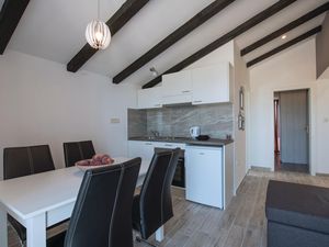 23949341-Ferienwohnung-5-Šibenik-300x225-1