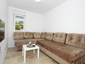 23727117-Ferienwohnung-8-Šibenik-300x225-2