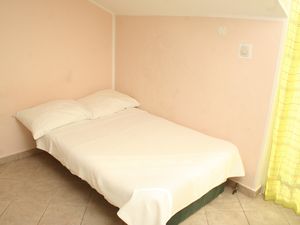 18510818-Ferienwohnung-4-Šibenik-300x225-2