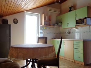 18688619-Ferienwohnung-3-Šibenik-300x225-2