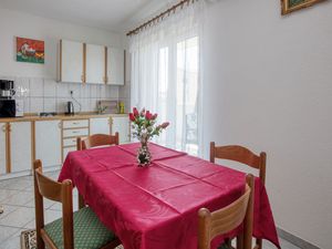 18791415-Ferienwohnung-4-Šibenik-300x225-4