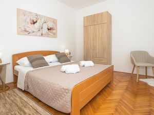 24044097-Ferienwohnung-3-Šibenik-300x225-4