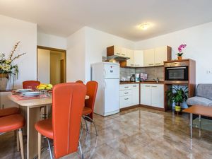 22315215-Ferienwohnung-4-Šilo-300x225-4