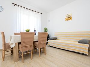 23376129-Ferienwohnung-7-Šilo-300x225-5