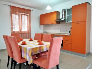 23369941-Ferienwohnung-8-Šilo-300x225-5