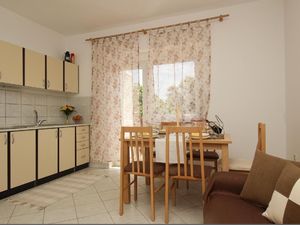 23039621-Ferienwohnung-5-Šilo-300x225-4