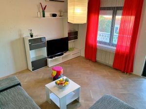 23051039-Ferienwohnung-6-Šilo-300x225-3