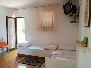 23096123-Ferienwohnung-4-Šilo-300x225-2