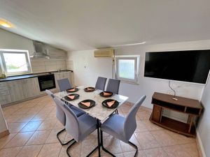 23096135-Ferienwohnung-7-Šilo-300x225-2