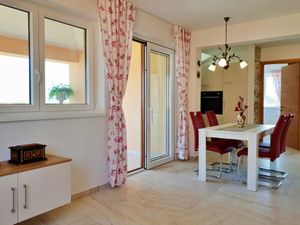 23933543-Ferienwohnung-4-Šilo-300x225-4