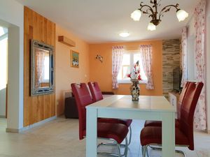 23933543-Ferienwohnung-4-Šilo-300x225-5