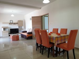 23933563-Ferienwohnung-8-Šilo-300x225-5