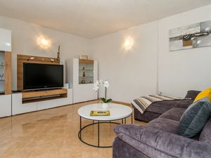 21942259-Ferienwohnung-4-Šolta-300x225-3