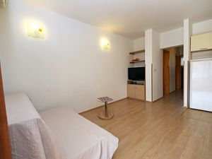 19033262-Ferienwohnung-5-Žaborić-300x225-1