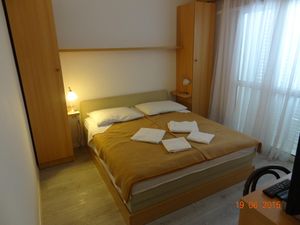 22434097-Ferienwohnung-2-Živogošće-300x225-3