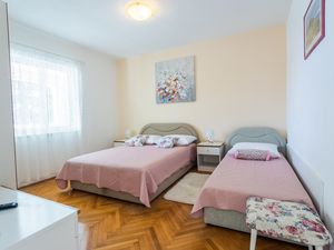 19127238-Ferienwohnung-4-Živogošće-300x225-3