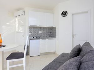 22352539-Ferienwohnung-3-Živogošće-300x225-4