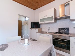 23926441-Ferienwohnung-5-Živogošće-300x225-3