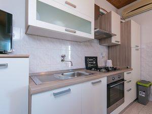 23926441-Ferienwohnung-5-Živogošće-300x225-4