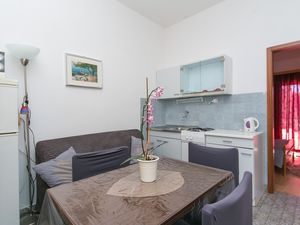 23926444-Ferienwohnung-3-Živogošće-300x225-2