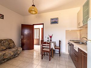 23930644-Ferienwohnung-4-Žrnovo-300x225-4