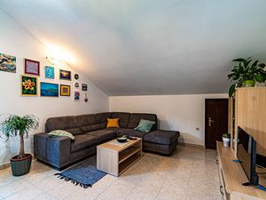 23690953-Ferienwohnung-2-Žrnovo-300x225-1