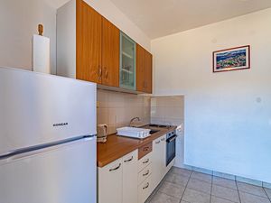 23930645-Ferienwohnung-2-Žrnovo-300x225-3