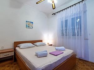 23930645-Ferienwohnung-2-Žrnovo-300x225-4