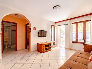 23930683-Ferienwohnung-4-Žrnovo-300x225-2