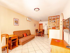 23930683-Ferienwohnung-4-Žrnovo-300x225-3