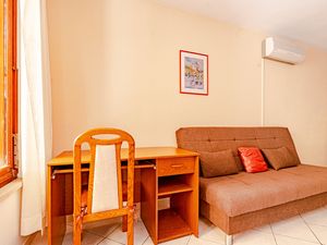 23930683-Ferienwohnung-4-Žrnovo-300x225-4