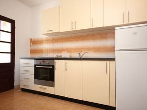 23925777-Ferienwohnung-4-Žrnovo-300x225-2