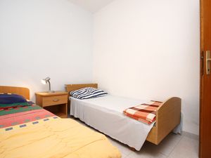 23925777-Ferienwohnung-4-Žrnovo-300x225-5