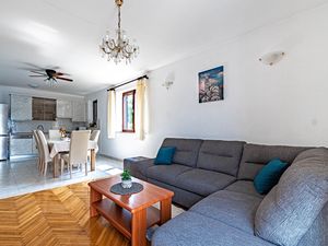 23930647-Ferienwohnung-6-Žrnovo-300x225-2