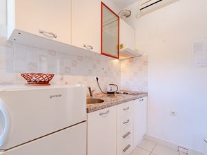 23930680-Ferienwohnung-2-Žrnovo-300x225-4