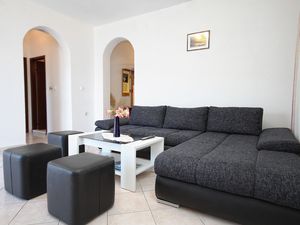 23927708-Ferienwohnung-6-Žrnovo-300x225-2