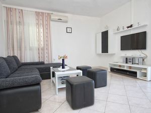 23927708-Ferienwohnung-6-Žrnovo-300x225-3