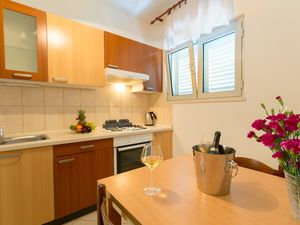 23927708-Ferienwohnung-6-Žrnovo-300x225-5