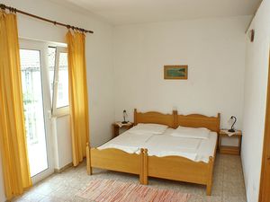 18323176-Ferienwohnung-2-Žuljana-300x225-2