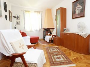 18511427-Ferienwohnung-5-Žuljana-300x225-2