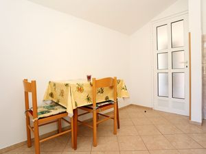 18564938-Ferienwohnung-3-Žuljana-300x225-2