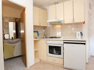 18564706-Ferienwohnung-3-Žuljana-300x225-3