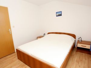 18564706-Ferienwohnung-3-Žuljana-300x225-5