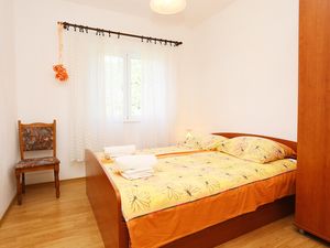 19125708-Ferienwohnung-6-Žuljana-300x225-5